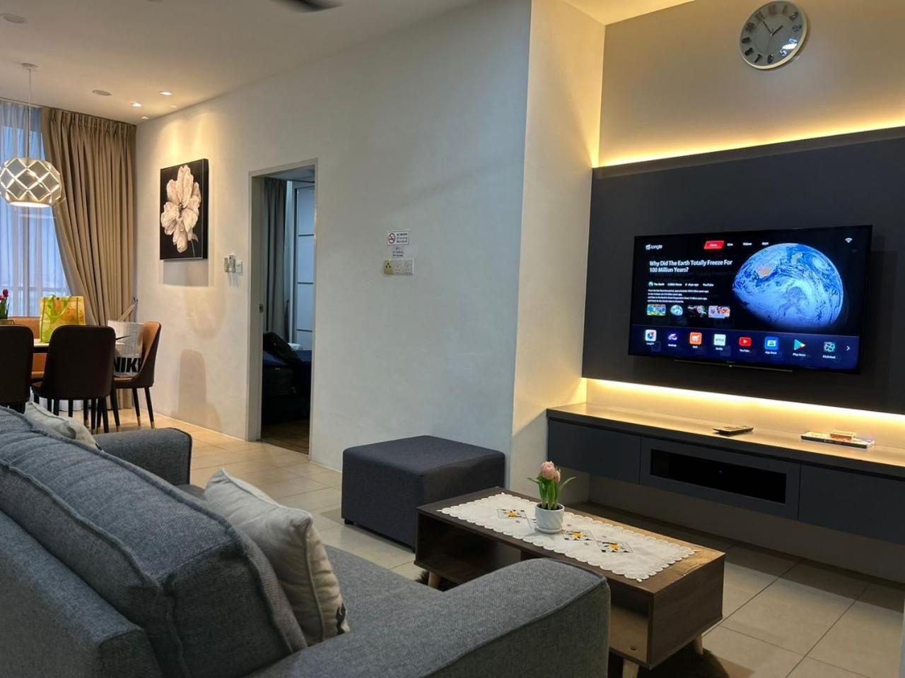 Roxy Apartment كوشنج الغرفة الصورة